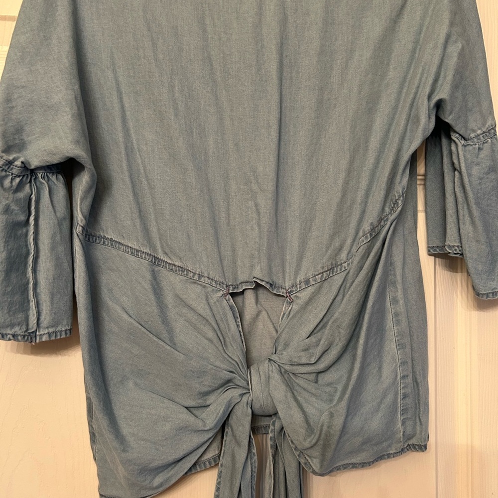 Chambray denim shirt, tie in the back